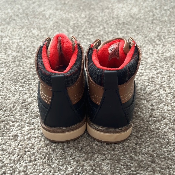 NWOT Max + Jake snow boots - Picture 2 of 5